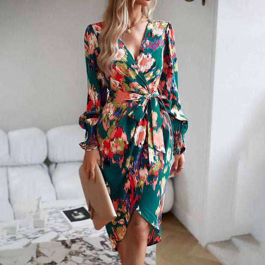 Elegant printed dress with V-neck and long sleeves in dark green floral pattern, perfect for autumn and winter.