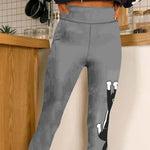 Stylish gray sports trousers featuring a playful cat design, perfect for yoga and casual wear.